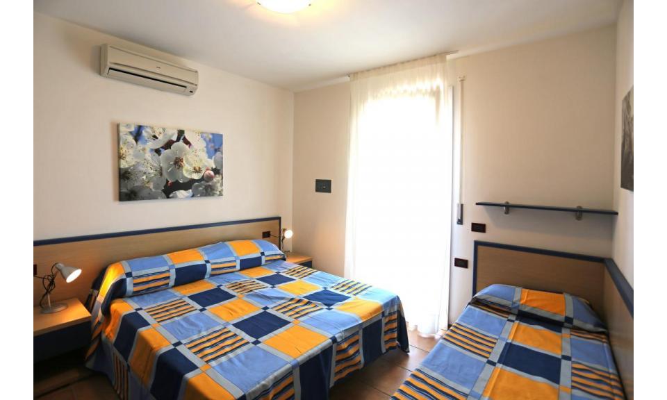 Residence VILLAGGIO AI PINI: B5 - Dreibettzimmer (Beispiel)